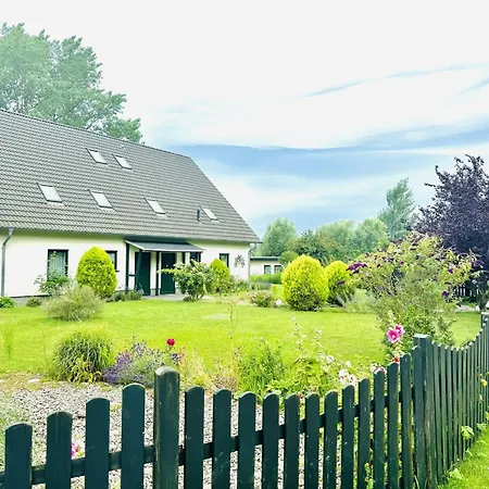 F-1112 02 Strandnah, Garten Apartment Lobbe